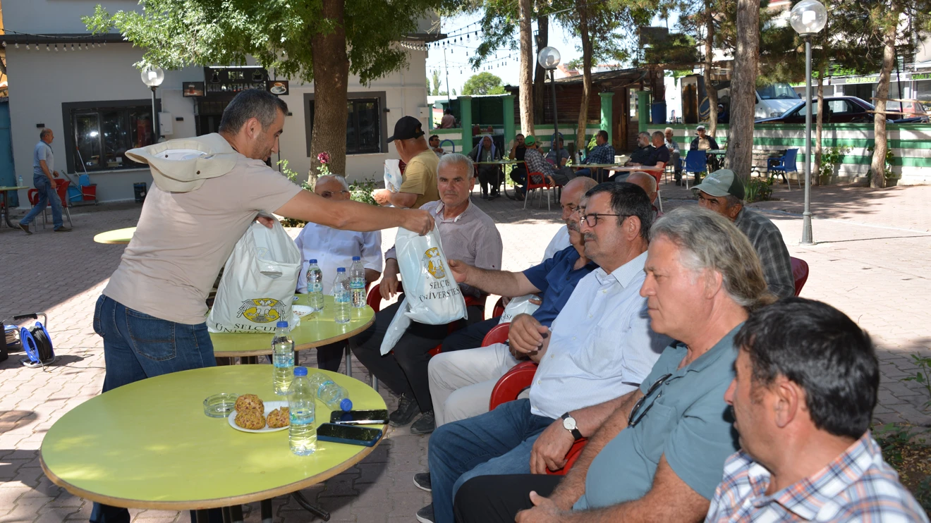 Bilim, kampüsten tarlaya ulaştı: Selçuk Üniversitesinden İçeri Çumra’da “Bilim Kafe” etkinliği